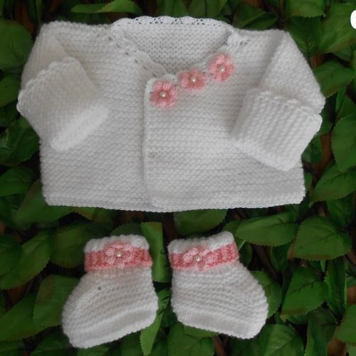 Brassière laine bébé,chaussons fille brassiere  fait main,layette,cadeau bebe.
