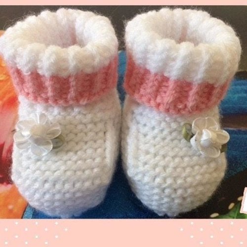 Chaussons naissance tricotés main,cadeau bebe,chaussons bébé fille laine