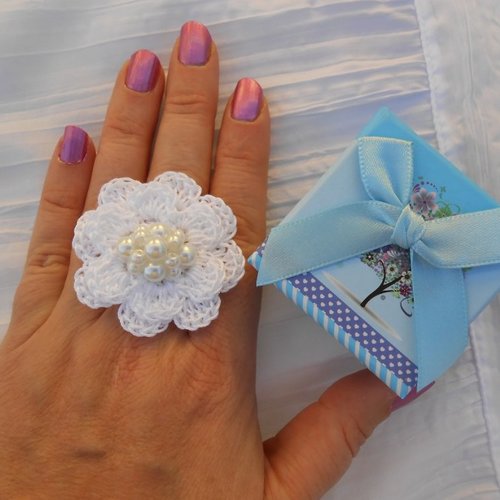 Grosse bague fleur en crochet, bijoux fleur blanc au crochet,cadeau noël femme