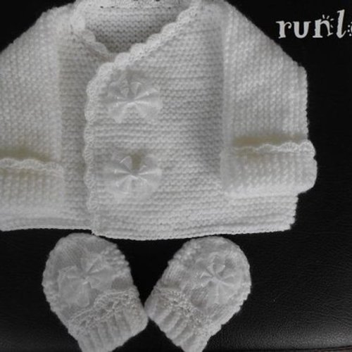 Brassière moufles  knitted,ensemble layette,ensemble naissance bebe laine,