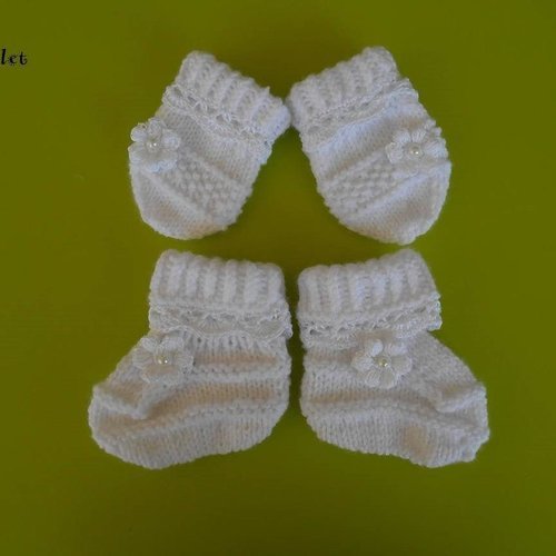 Ensemble bebe fille, moufles chaussons naissance,cadeau bebe fille.