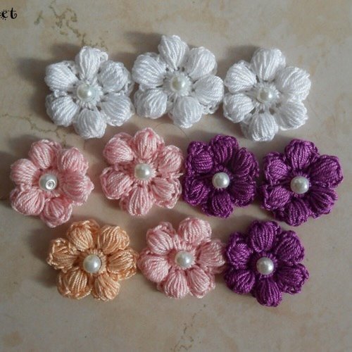 Fleur au crochet,application fleur/fleur violete,rose,blanche au crochet.