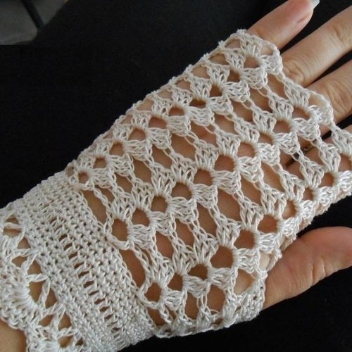 Mitaines ecru dentelle au crochet, ajourees