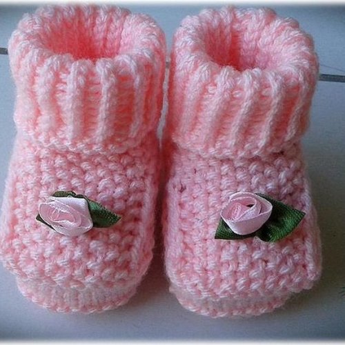 Chaussons naissance tricotés main,cadeau bebe,chaussons bébé fille laine.