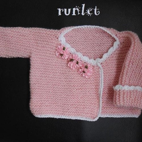 Brassière cache coeur bébé en laine , cadeau naissance  bebe fille