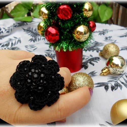 Grosse bague fleur noire en crochet,bijoux