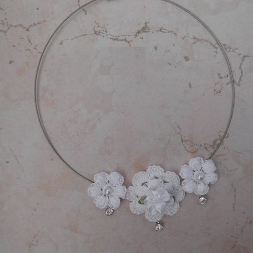Collier fleur au crochet
