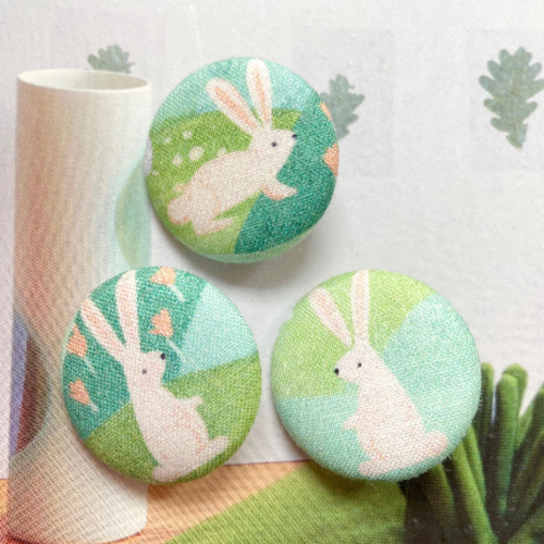 Grand bouton recouvert en tissu lapin blanc vert pour enfants manteau robe
