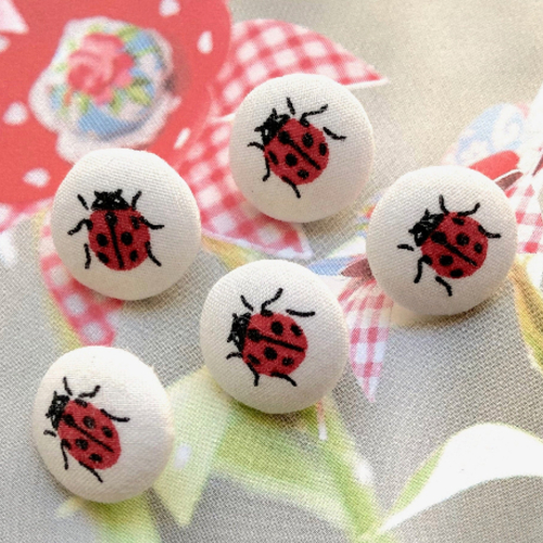 Bouton recouvert en tissu coccinelle rouge blanche pour enfants manteau robe