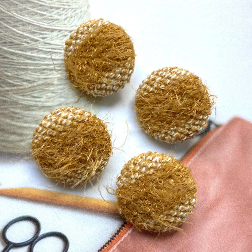 Bouton recouvert en tissu tweed jaune ocre manteau chemise robe decoratif