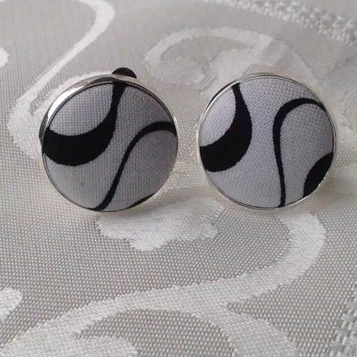 Vendu boucles d'oreilles clips noir & blanc 
