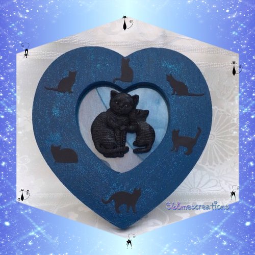 Cadre coeur en bois bleu pailleté chats noir en fimo