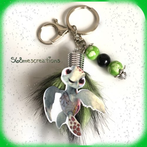 Porte clés ou bijoux de sac pompon vert-noir cabochon tortue