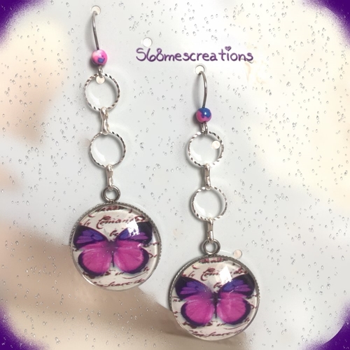 Boucles d’oreilles perle jade teintée, cabochon papillon violet/fuchsia 