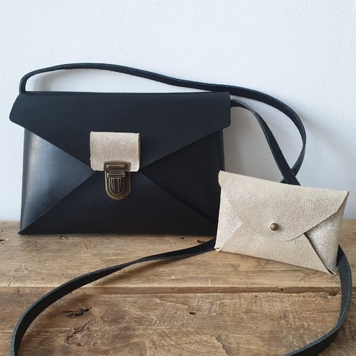 Petit pochette en cuir