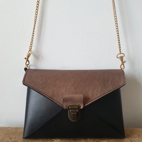 Petit sac en cuir noir et couleur bronze brillant