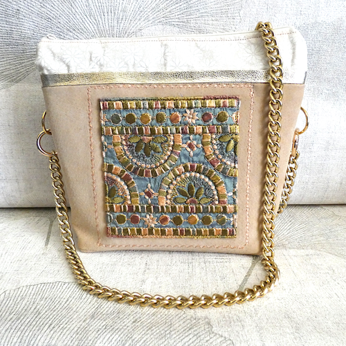 Sac "julia" en cuir beige à bandoulière-chaîne dorée
