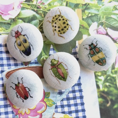 5 bouton en tissu insect jardin bleu clair 2.8 cm