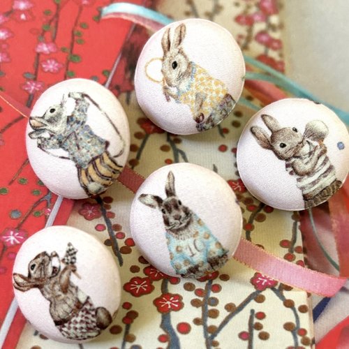 5 bouton en tissu liberty of london lapin rose 2.5 cm