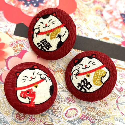 3 gros boutons recouvert en tissu chat japonaise rouge 3.2 cm