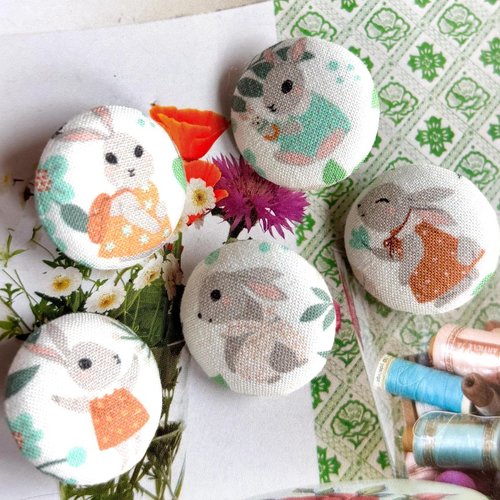 5 boutons recouvert en tissu lapin fleur 2.5 cm