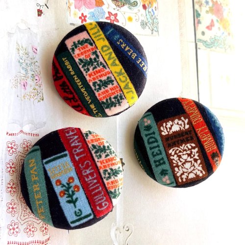 3 boutons recouvert en tissu histoire livre bibliothèque 3.8 cm noir