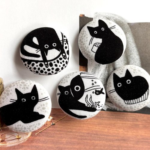 5 gros boutons recouvert en tissu chat noir 3.8 cm