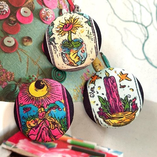3 gros boutons recouvert en tissu astrologie tarot noir 3.2 cm