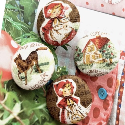 4 gros boutons recouvert en tissu le petit chaperon rouge 3 cm