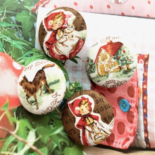 4 gros boutons recouvert en tissu le petit chaperon rouge 3 cm