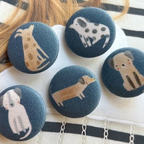 5 boutons recouvert en tissu chien animaux bleu 3.2 cm