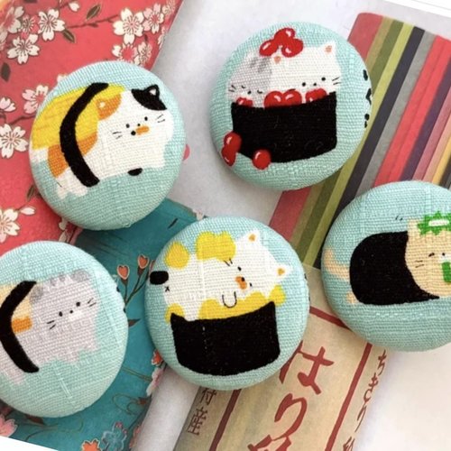 5 boutons recouvert en tissu chat sushi japonais bleu clair 3.2 cm