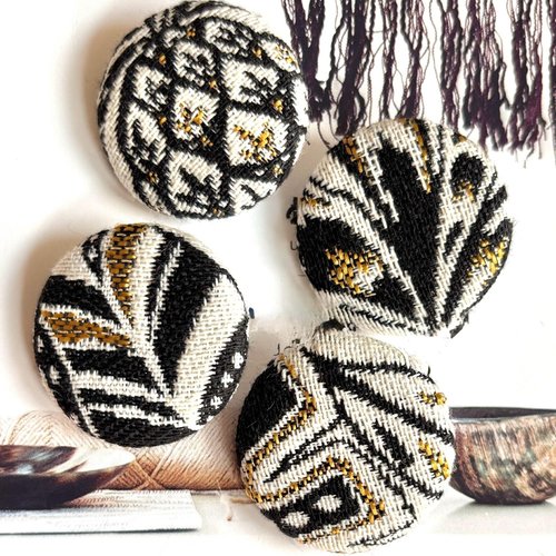 4 gros boutons recouvert en tissu nature plante feuilles blanc noir 3.8 cm