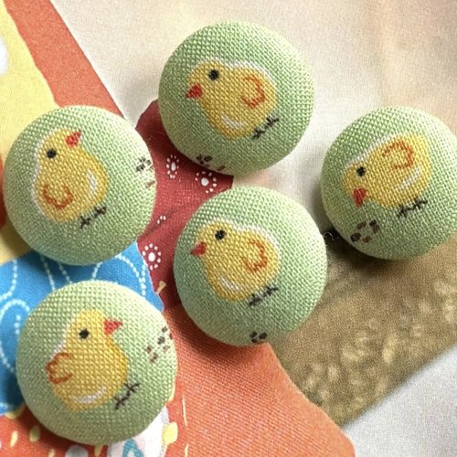 5 boutons recouvert en tissu poussin animaux ferme vert jaune 2 cm