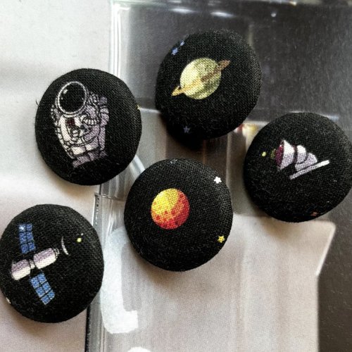 5 boutons recouvert en tissu astronaute espace noir 2.5 cm
