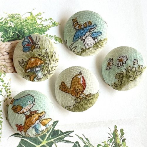5 boutons recouvert en tissu oiseau champignon fleur printemps vert 1.9 cm