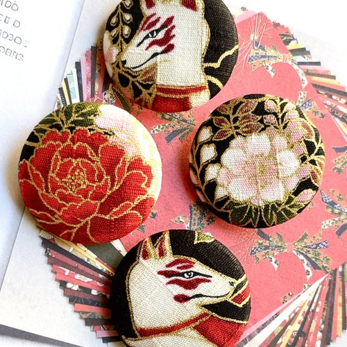 4 gros boutons recouvert en tissu fleur renard motif japonais noir rouge 3.8 cm