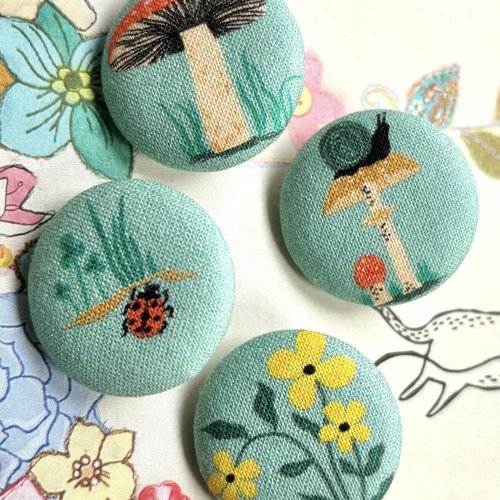 4 gros boutons recouvert en tissu champignon fleur 3 cm
