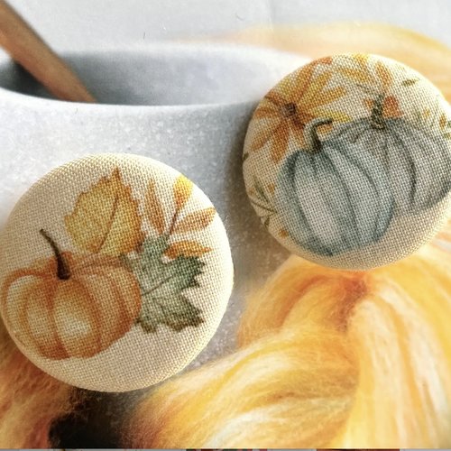 2 gros boutons recouvert en tissu citrouille d'automne beige 3.2 cm