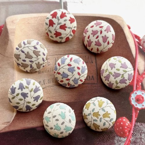 8 boutons recouvert en tissu tilda fleur tulipe rouge vert beige 2 cm
