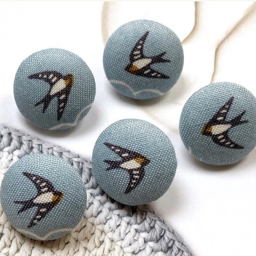 5 boutons recouvert en tissu oiseau hirondelle animaux bleu blanc 2 cm