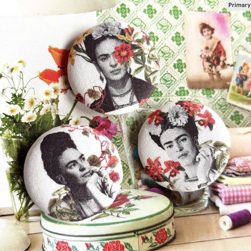 3 gros boutons recouvert en tissu frida kahlo blanc noir 3.8 cm