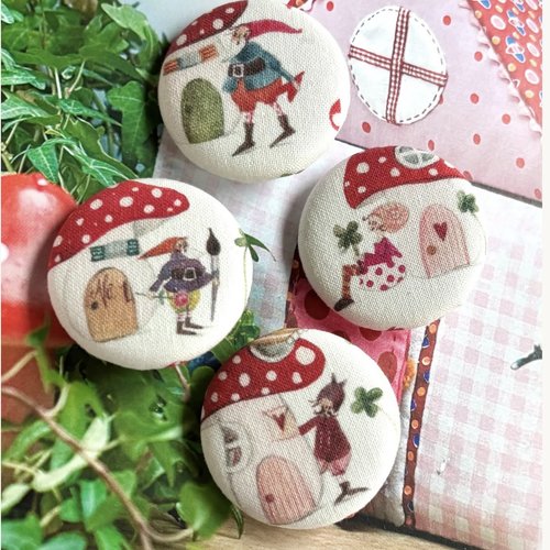 4 gros boutons tissu gnomes fée champignon acufactum blanc casse rouge 3.8 cm