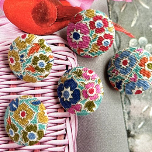 5 boutons recouvert en tissu tilda fleur rouge vert bleu 2 cm