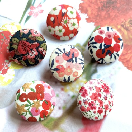 6 gros boutons recouvert en tissu liberty of london fleur rose rouge blanc 3cm