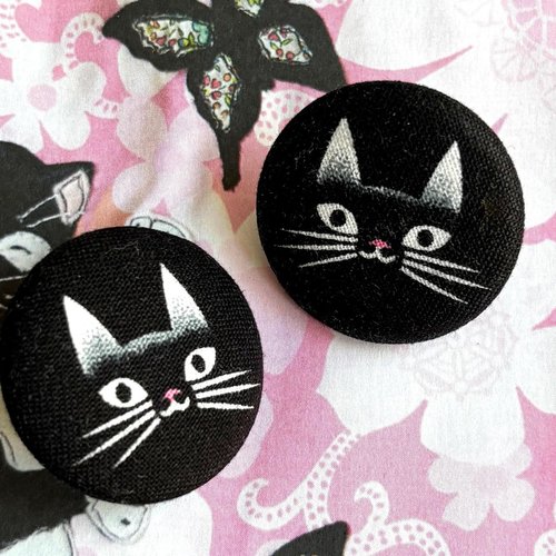 2 gros boutons recouvert en tissu chat noir blanc 3 cm
