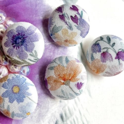 5 gros boutons recouvert en tissu fleur violet orange rose pastel 2.8 cm