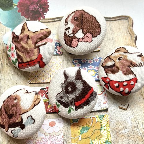 5 boutons recouvert en tissu chien animaux crème marron 3.2 cm