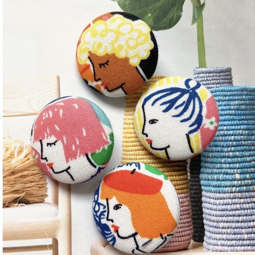 4 gros boutons recouvert en tissu femme international 3.2 cm