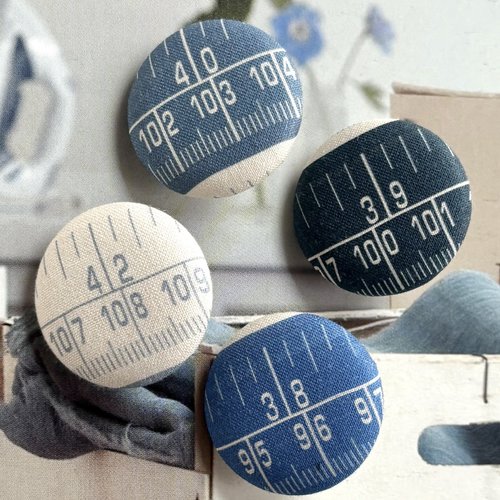 4 gros boutons recouvert en tissu couture ruban à mesurer bleu 3 cm